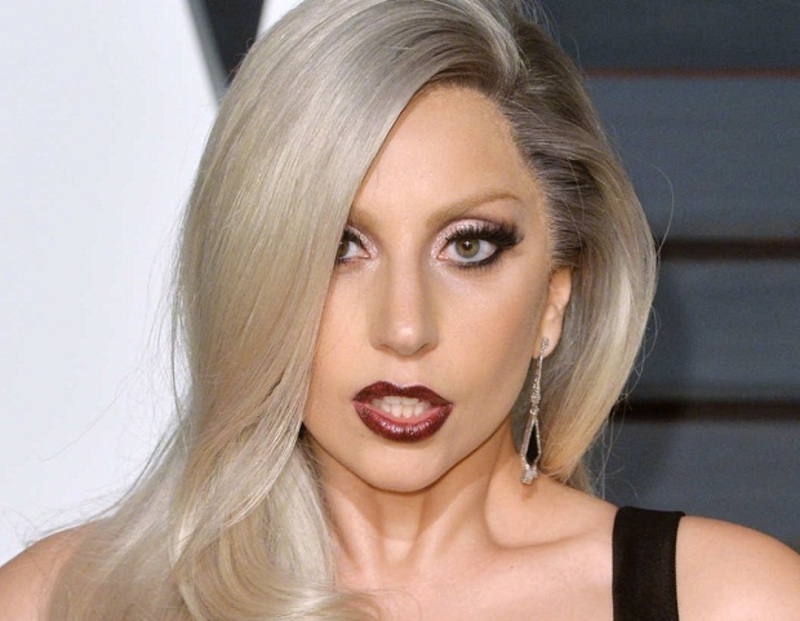 بالصورة: ليدي غاغا تستغل حفل أوسكار 2016 وتعاكس ليوناردو دي كابريو من جديد!